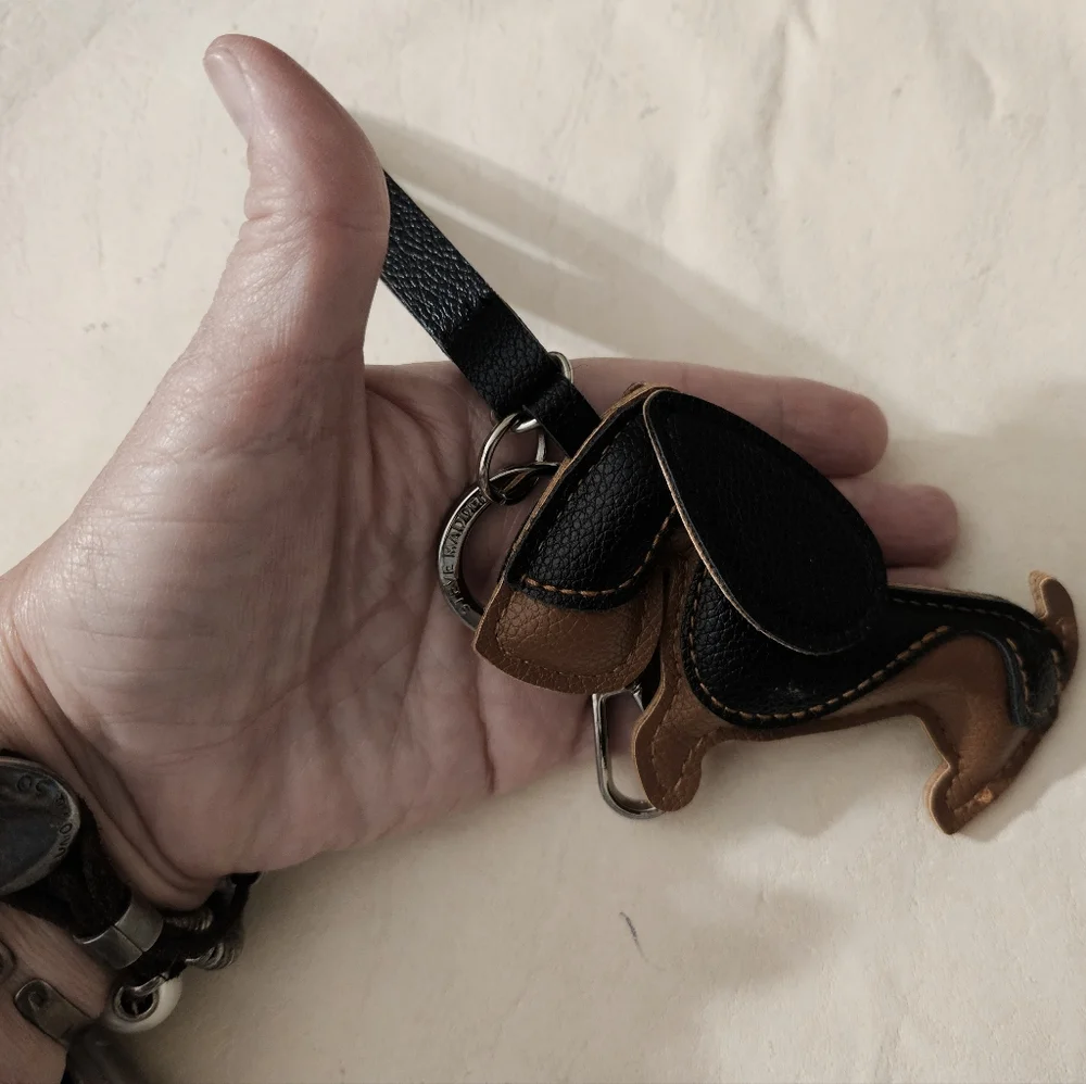 NWOT Steve Madden Genuin Leather Dachshund Purse Charm Keychain Black Tan - Picture 7 of 14
